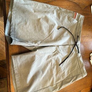 Lululemon light gray flat front shorts size 36 (large?)